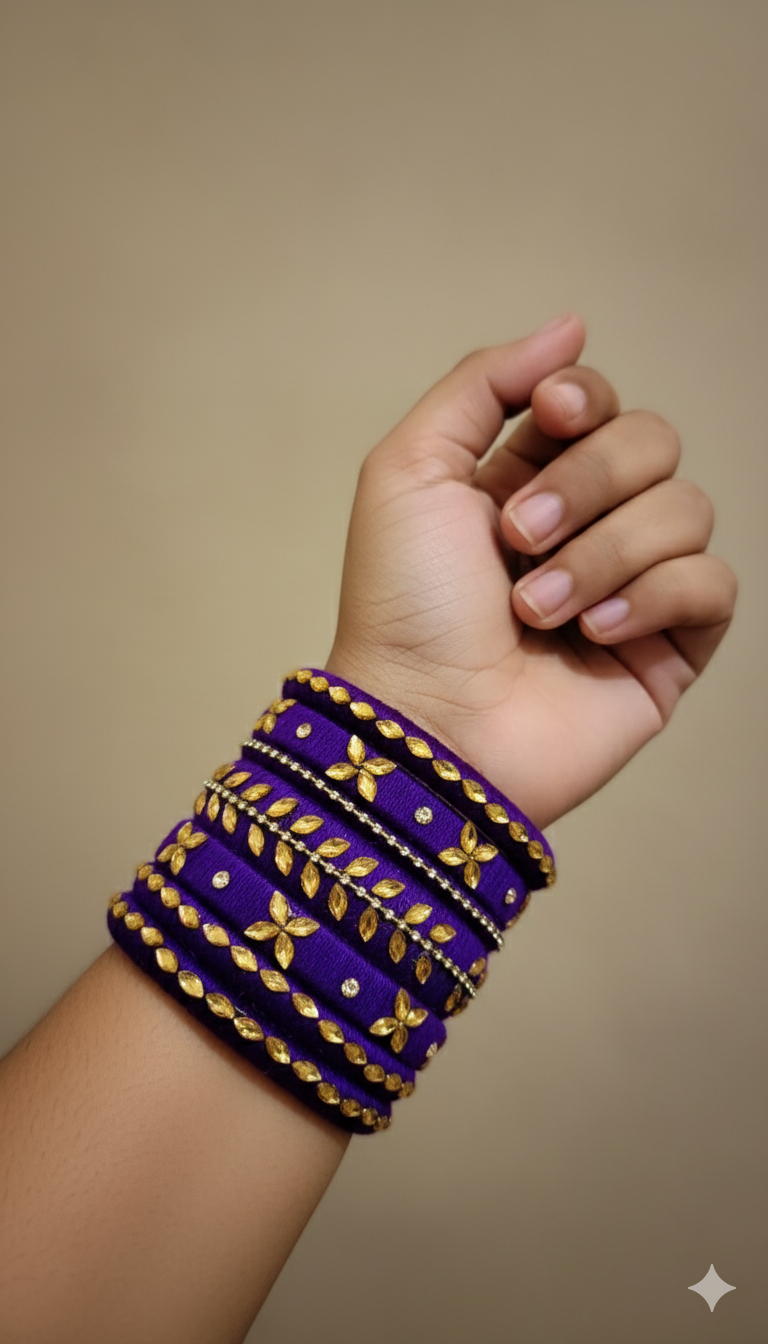 নিল রং এর হাতে বানামো চুরি